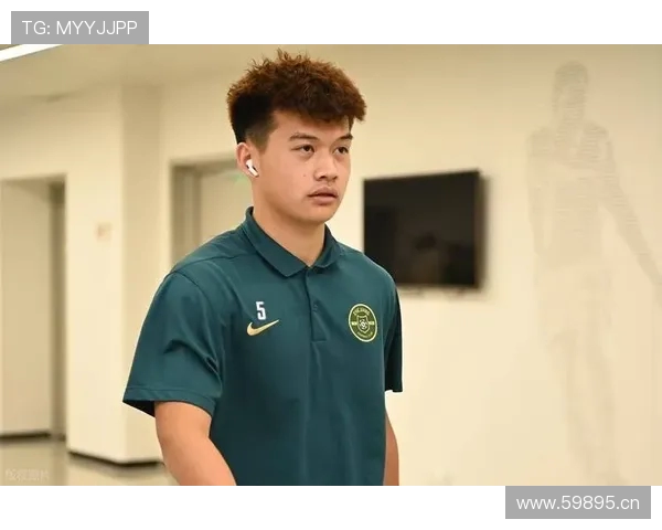 国足备战东亚杯补招刘浩帆 吴少聪因伤遗憾退出 国足备战东亚杯补招刘浩帆 吴少聪因伤遗憾退出